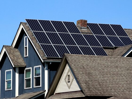 panneaux solaires sur une maison
