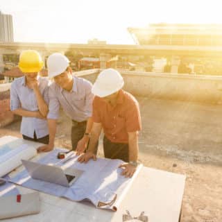 des ouvriers sur le chantier