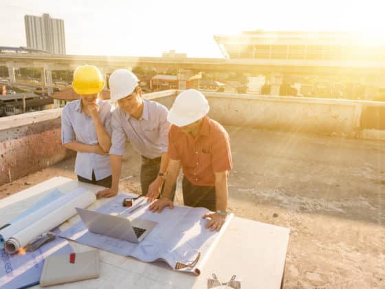 des ouvriers sur le chantier