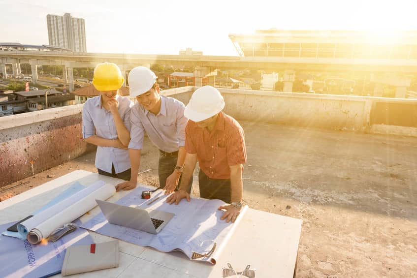 des ouvriers sur le chantier