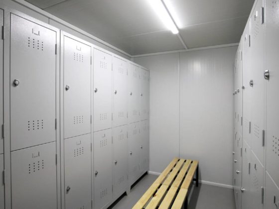 casier dans un vestiaire de chantier