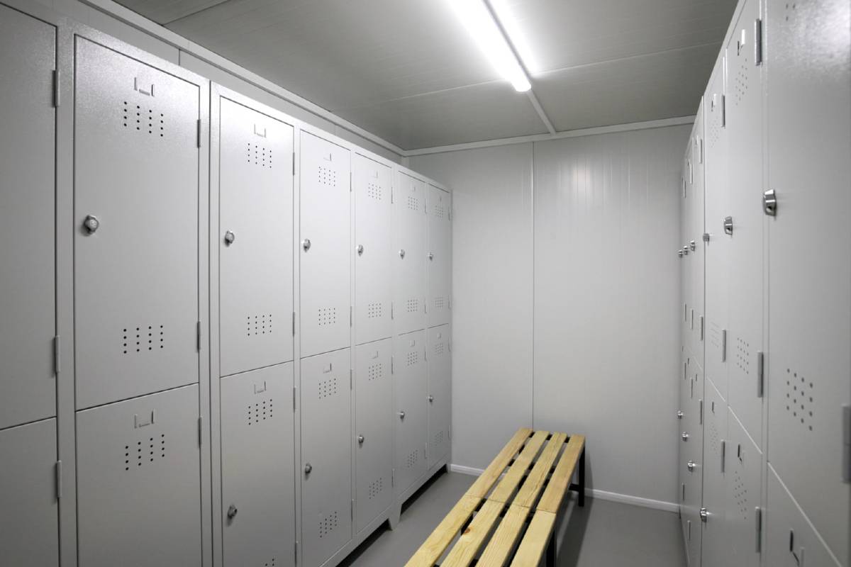 casier dans un vestiaire de chantier